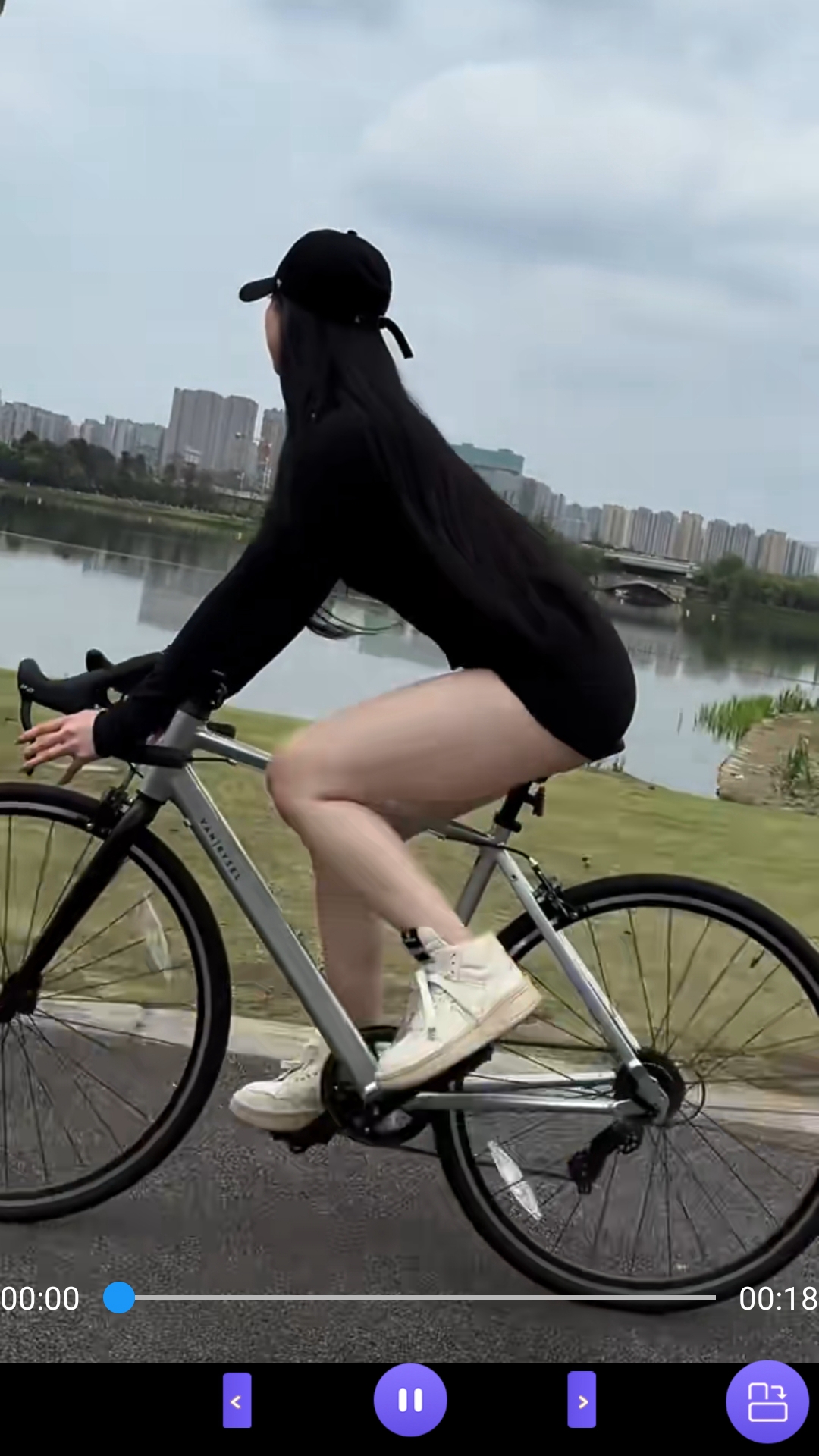 黑丝脚踩踏截图